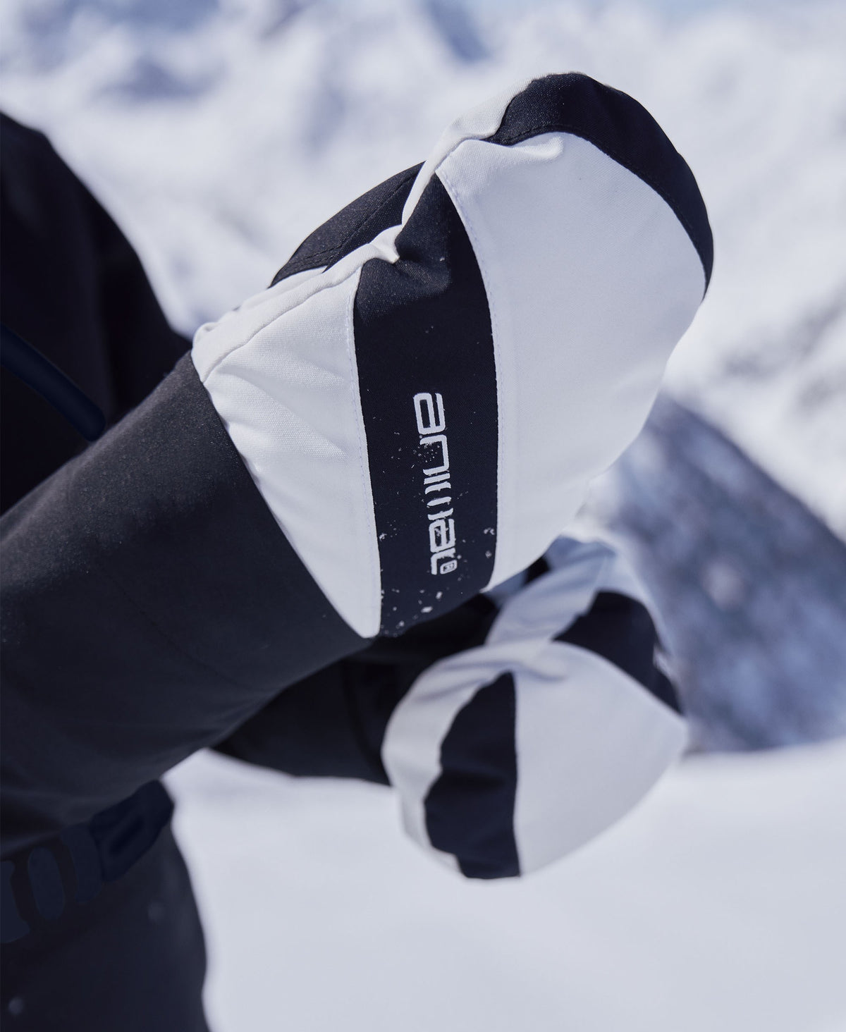Track Womens Waterproof Snow Mittens - Monochrome