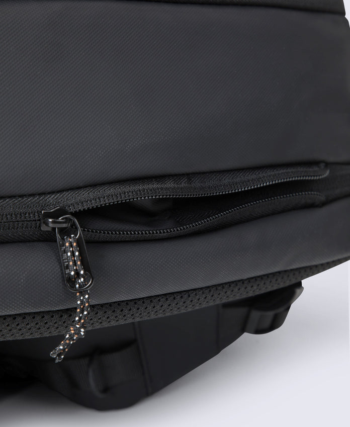 Nova Modular Travel Rucksack 35–45L - Black